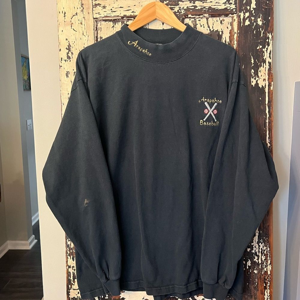 Vintage Men’s Long Sleeve Embroidered Distressed Arapahoe Baseball Tshirt. Xl
